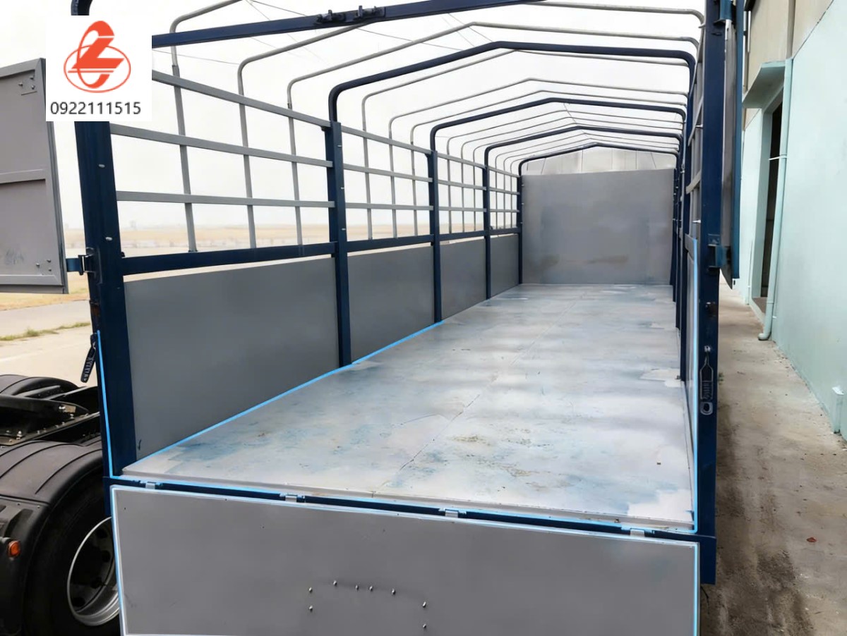 V&aacute;ch trong th&ugrave;ng khung mui phủ bạc