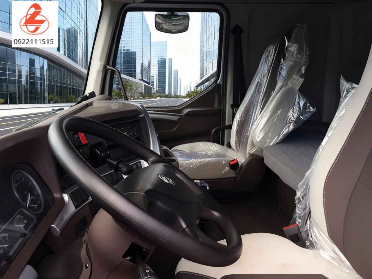 Khoang l&aacute;i chenglong 8x4 m&aacute;y 330hp