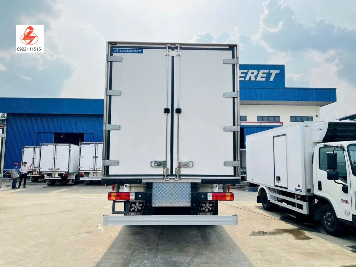 gi&aacute; xe tải 3 ch&acirc;n đ&ocirc;ng lạnh