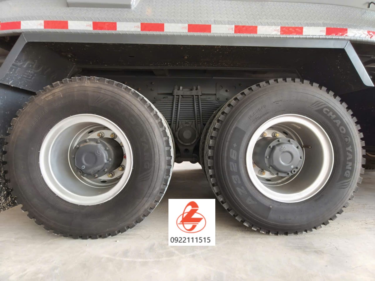 Lốp v&agrave; l&aacute; nh&iacute;p xe ben chenglong 400hp